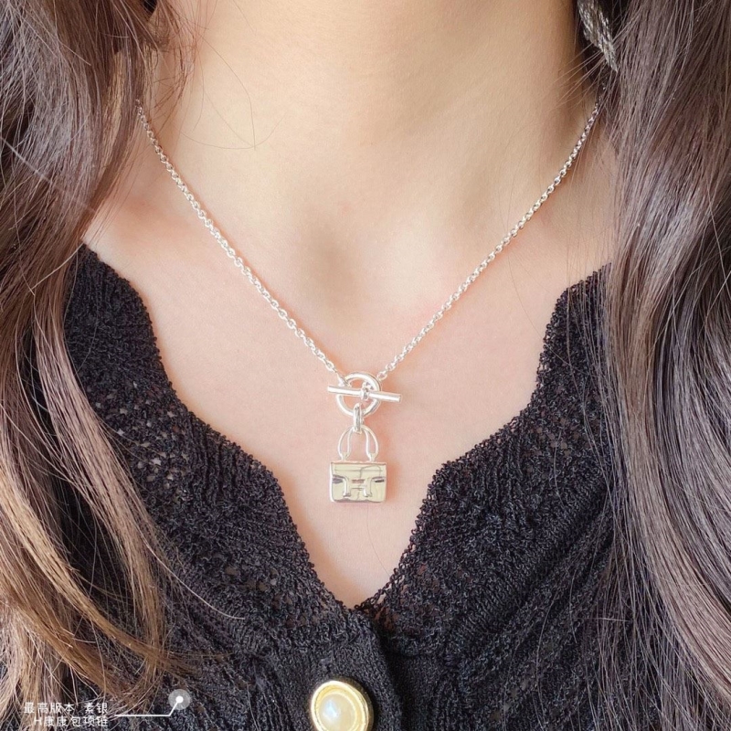 H**me5 necklaces